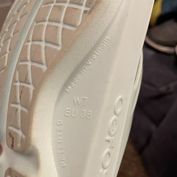 ladies OOFOS flip flops - Picture 7 of 7